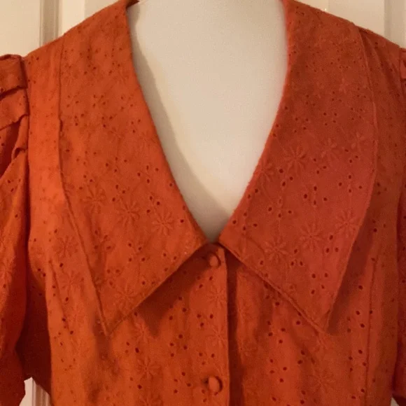 Solitare beautiful eyelet blouse - Picture 2 of 5